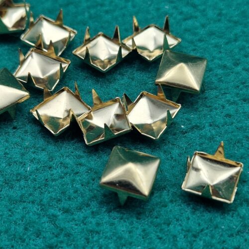 borchie metalliche piramide