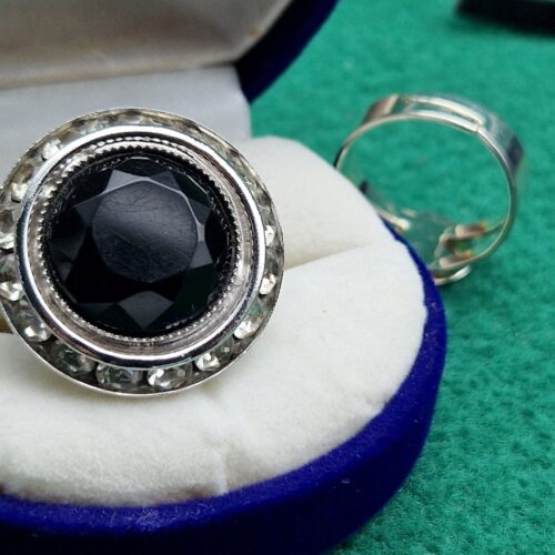 anello regolabile pietra nera con strass