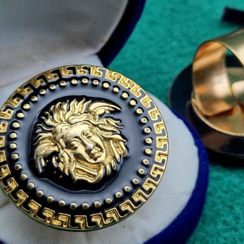 anello dito smalto medusa